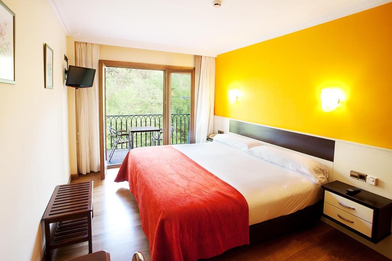 Hotel Venta De Etxalar Ngoại thất bức ảnh