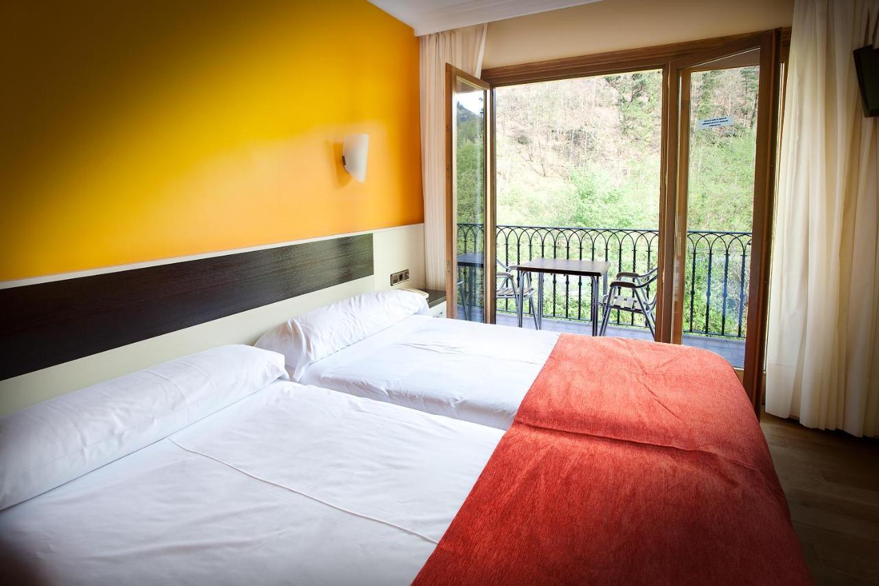 Hotel Venta De Etxalar Ngoại thất bức ảnh